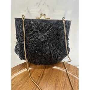 Vintage black beaded clam shell shape evening purse kiss lock closure